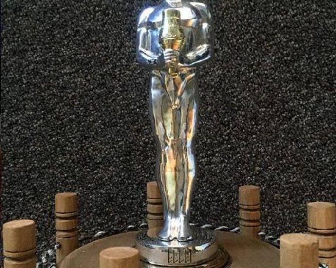 Леонардо Ди Каприо поблагодарил россиянок за серебряную статую Оскара