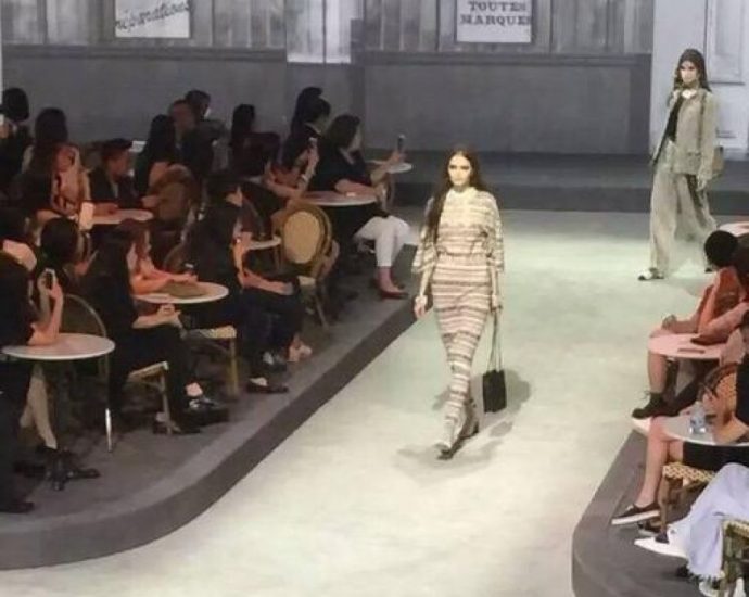 Модель из Уфы Лиана Зубаирова  в показе Chanel в Китае
