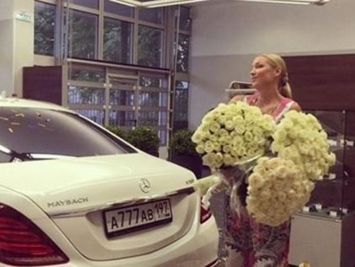 Анастасии Волочковой новый романтический избранник подарил дорогой автомобиль