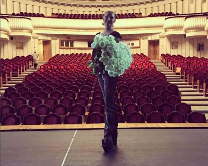 Анастасия Волочкова выступила в Смоленске в спектакле “Леди”