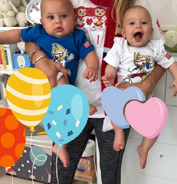 Анна Курникова показала фото близнецов в день рождения