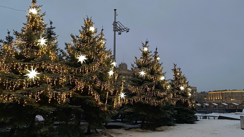 Вифлеемские звёзды украсили Московскую площадь