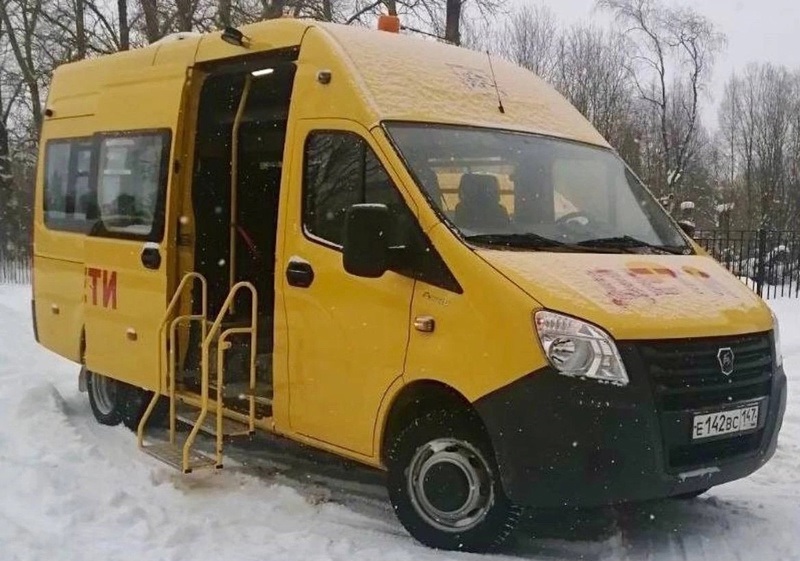 Школы Ленинградской области получили 28 новых автобусов