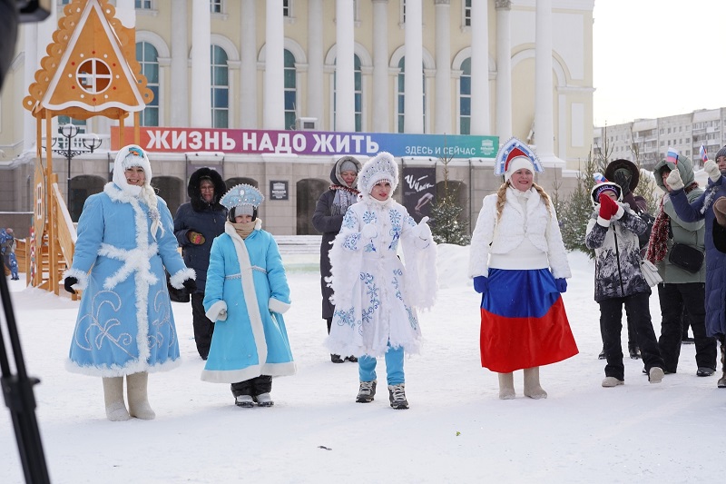 В Тюмени состоялся ежегодный забег Снегурочек